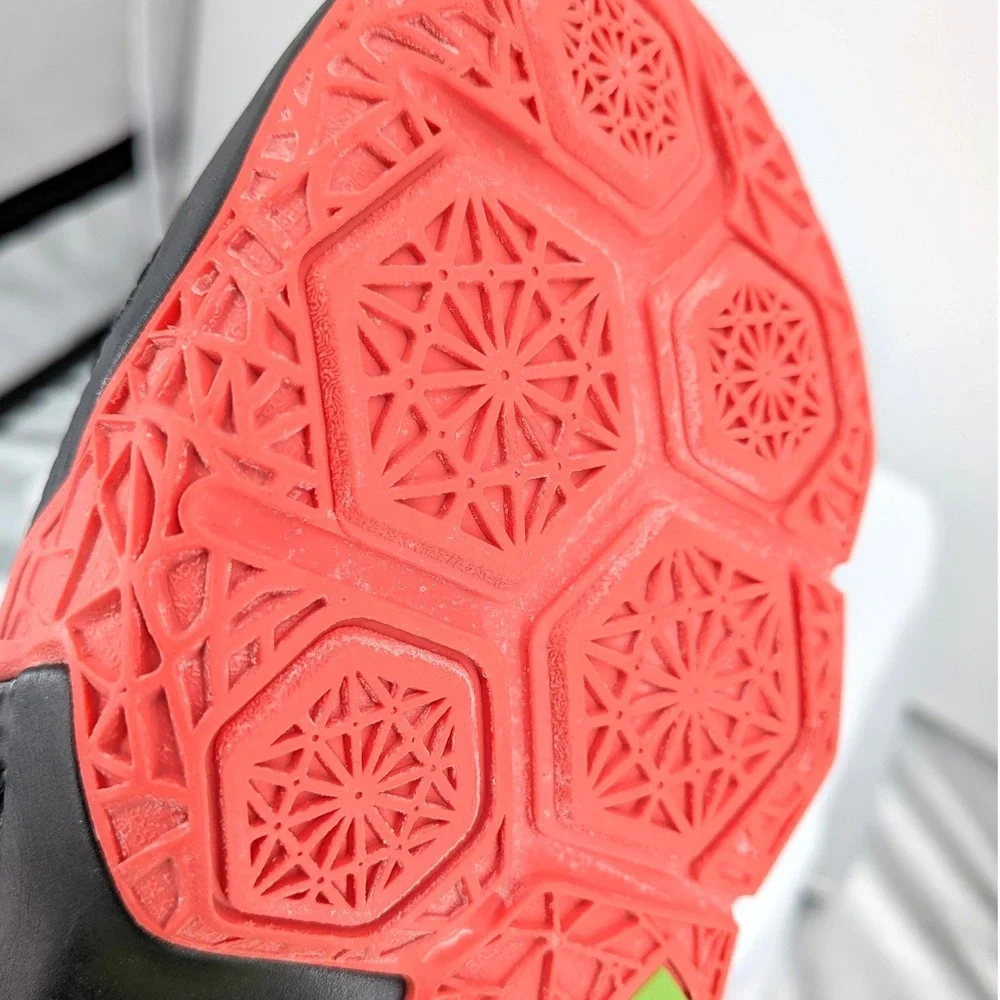 Nike Lebron graphic size outsole